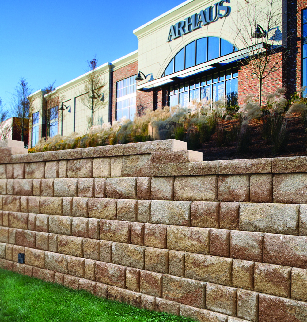 Close view of a Diamond Pro stone cut virtual joint retaining wall in a shopping center