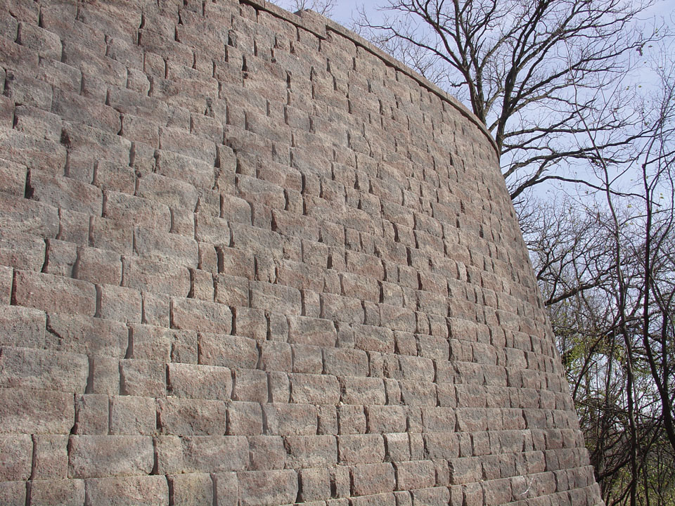 Close view of Diamond Pro stone cut retaining wall